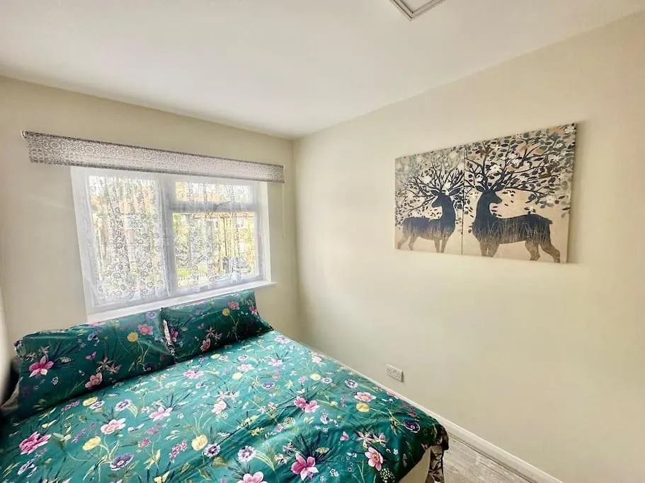 5 Bedroom House In Da7 Erith United Kingdom